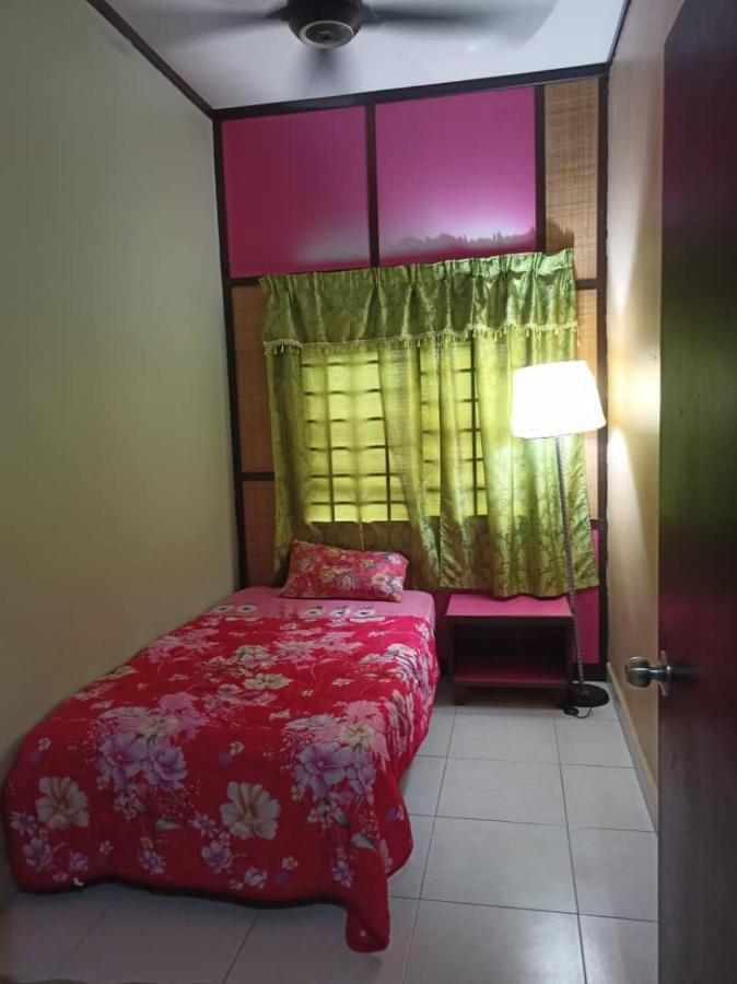 Zous Homestay บันติง ภายนอก รูปภาพ