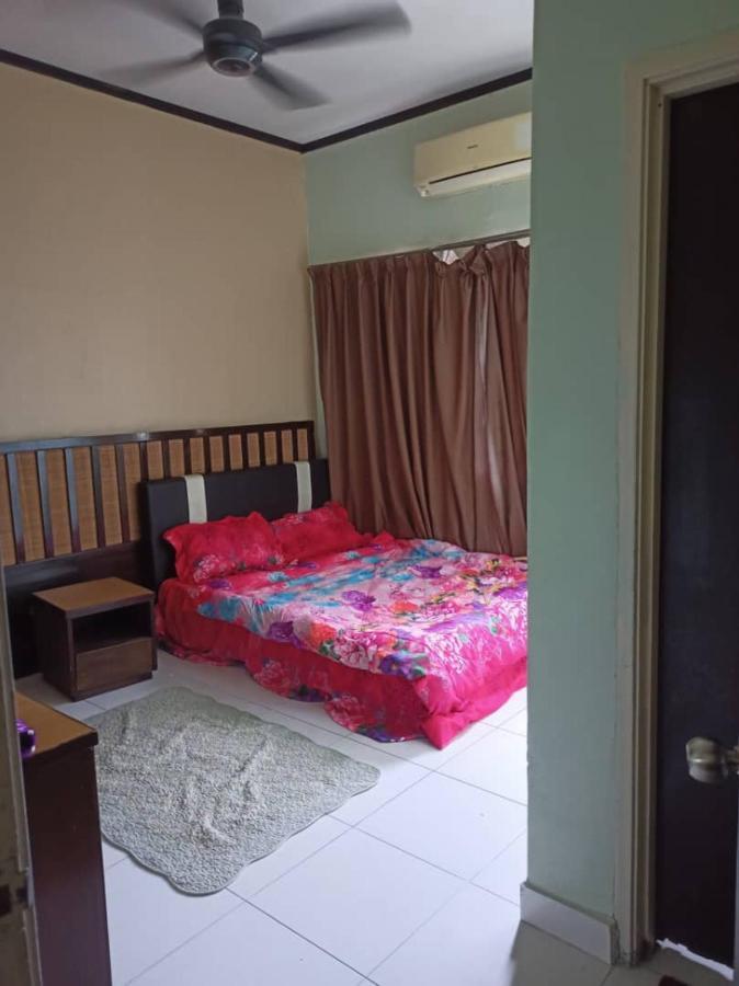 Zous Homestay บันติง ภายนอก รูปภาพ